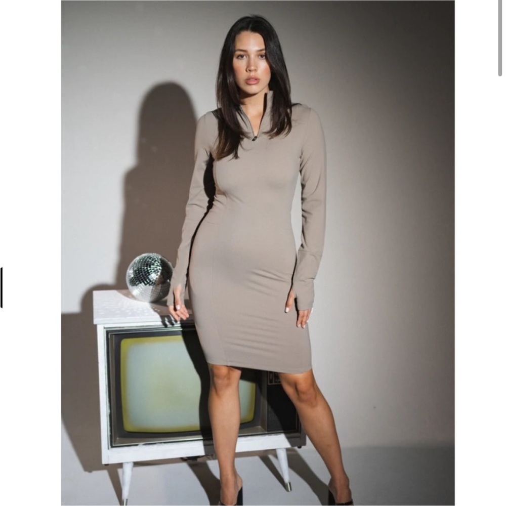 Balance Vitality Athletic the Tati dress body on graphite taupe